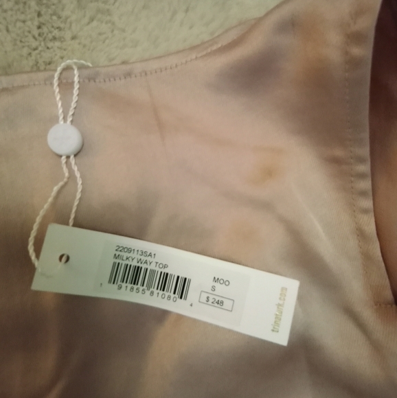 NWT Trina Turk Moonstone Silky Flowy Feminine Fairycore Castlecore Champagne Top - Picture 4 of 4
